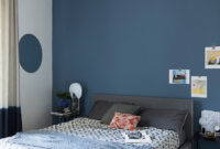 Blaue Wand Im Schlafzimmer Im … – Bild Kaufen – 12664811 for Schlafzimmer Blaue Wände